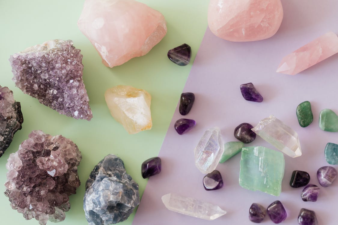 Lithothérapie : Les bienfaits des cristaux pour le bien-être et l'équilibre 